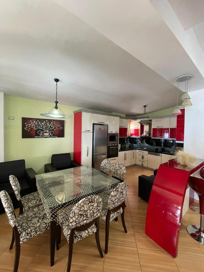 شقة Seaview Golden Penthouse ساراندا المظهر الخارجي الصورة