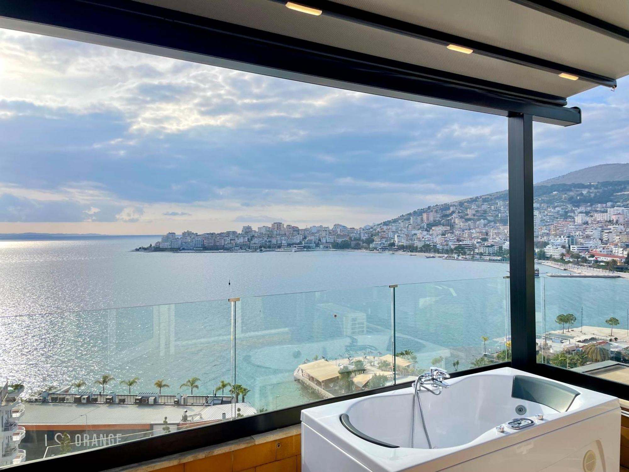 شقة Seaview Golden Penthouse ساراندا المظهر الخارجي الصورة