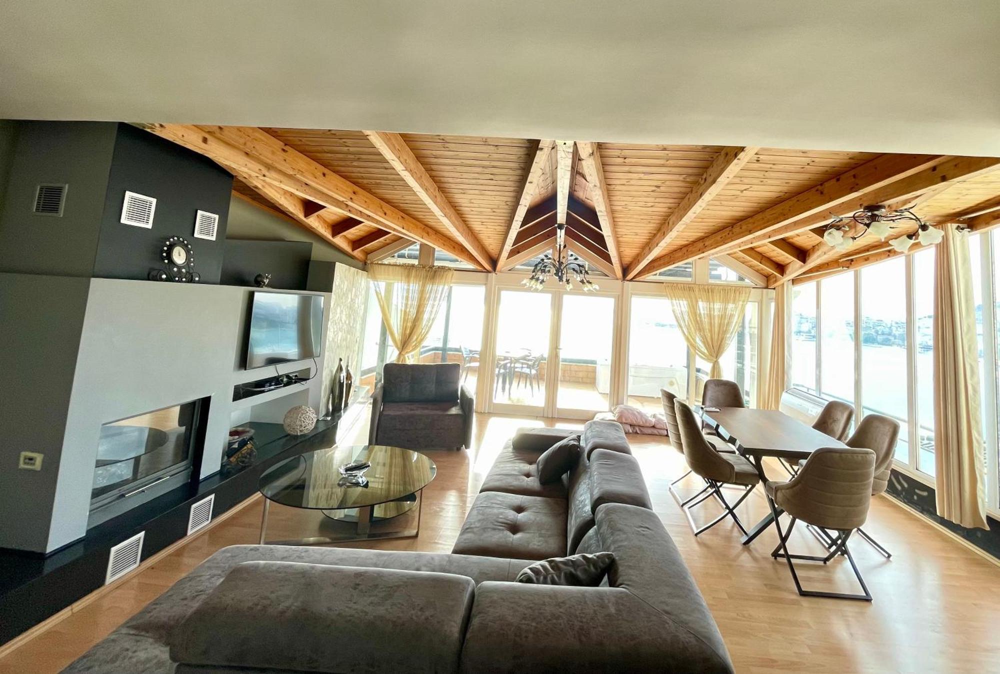 شقة Seaview Golden Penthouse ساراندا المظهر الخارجي الصورة
