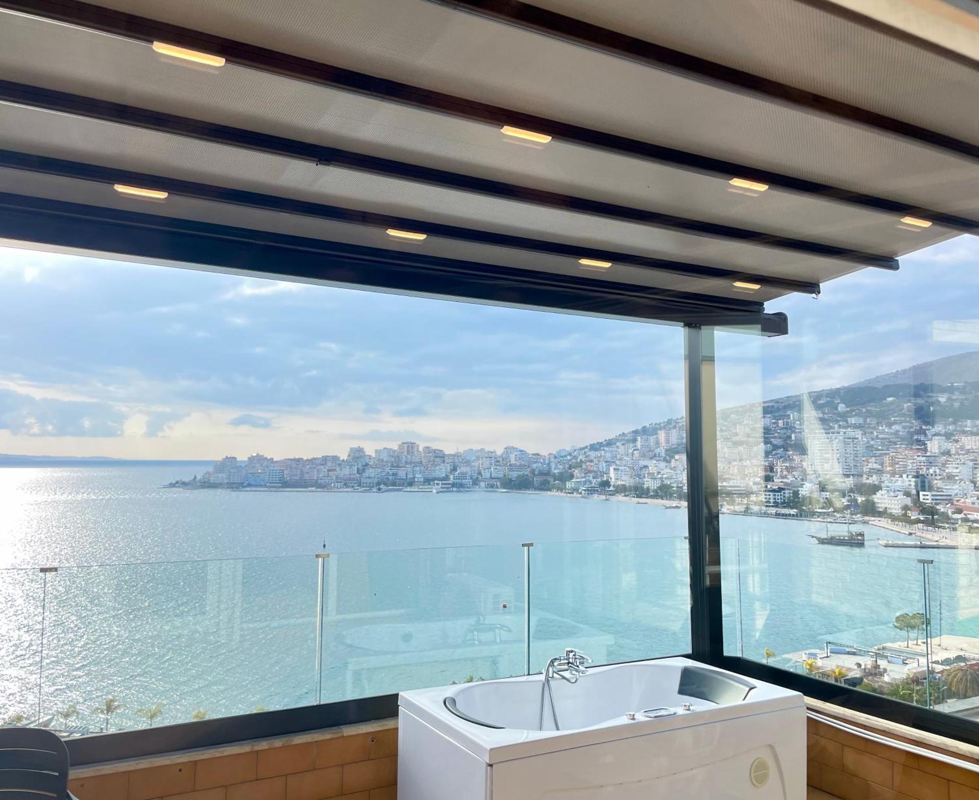 شقة Seaview Golden Penthouse ساراندا المظهر الخارجي الصورة