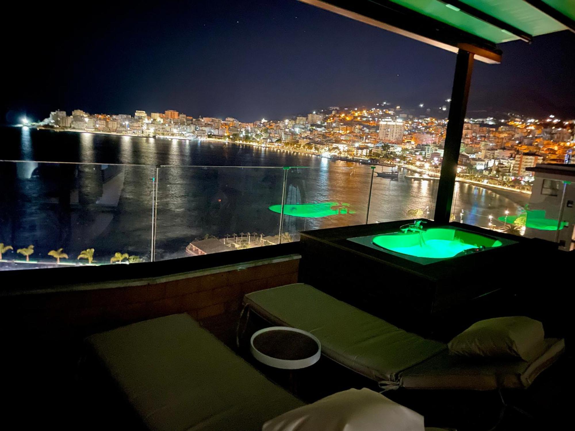 شقة Seaview Golden Penthouse ساراندا المظهر الخارجي الصورة